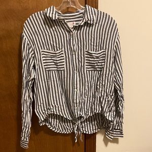 Medium juniors SO tie striped button down